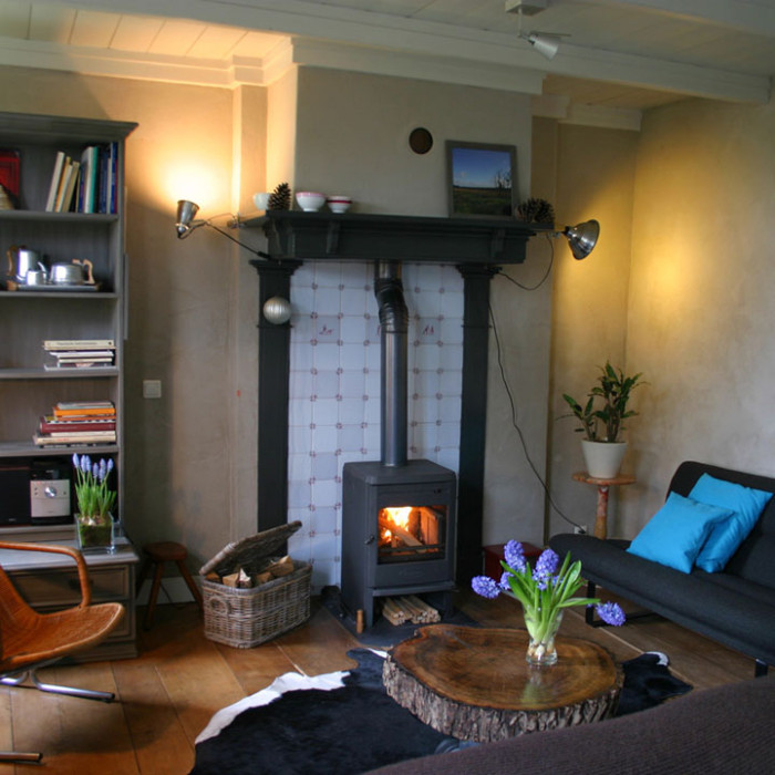 Woonkamer met houtkachel